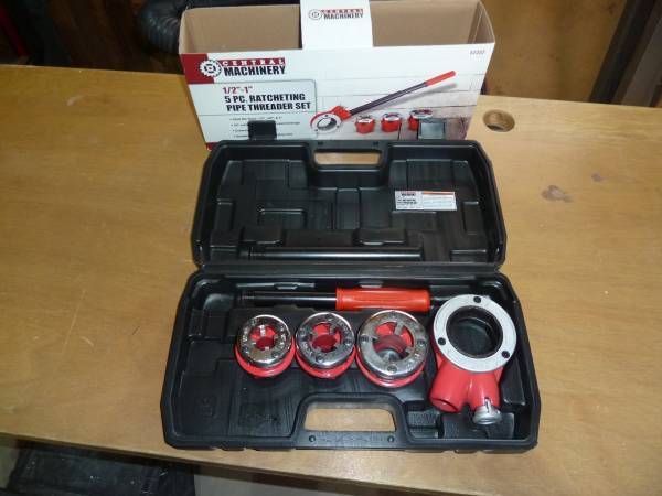 Central Machinery Ratcheting Pipe Threader Set 1