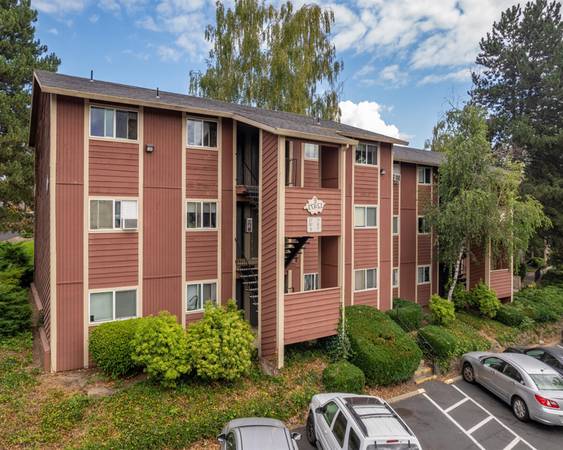 $1,150 GET 1 MONTH OFF NOW! + Garage Space, Full-time Maint. & Management (North Clackamas)63615726731265122
