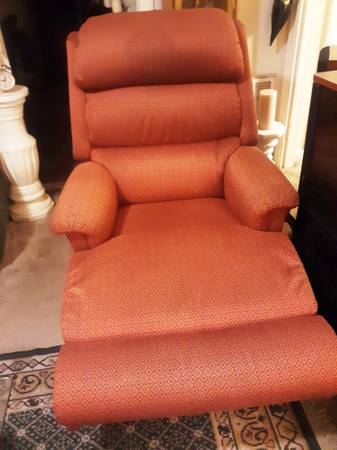 Lazy-Boy Swivel Recliner Very Like New - $270 (Dothan)63442187171203121