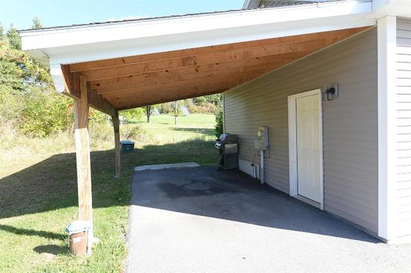 $3000.00 / 2br - 1475ft2 - Charming 2 Bed, 2.5 Bath Single Family Home in St George, VT - $3000/m63976979635203124