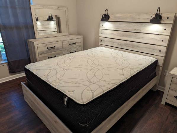 Ashley Brand Cambeck 4pc rustic queen bedroom set - New 1