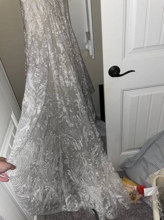 Wedding Dress - NEVER USED - clothing & accessories - by owner - apparel sale