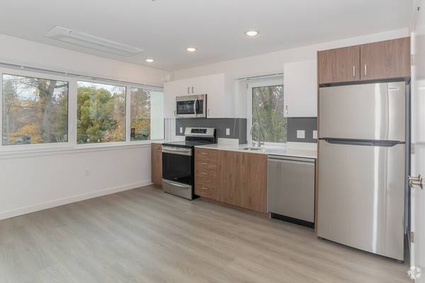 $2,576 / 2br - 642ft2 - Night Patrol, Fire Pit, Wall to Wall Windows (728 16th Street, Sacramento, CA)64044022419458120