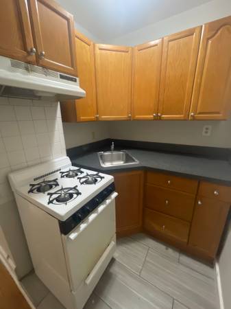 $2,250 Neat Fenway Studio For $2,250 AVAIL 11/1/25 (Fenway)64213541293697121