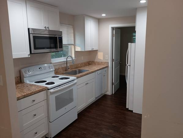 $1,350 / 1hab - 500ft2 - 1hab. 1baño. en un complejo de cuatro viviendas Auburn / Kent W,G,S, incluido en el precio (Auburn)63890096662915120