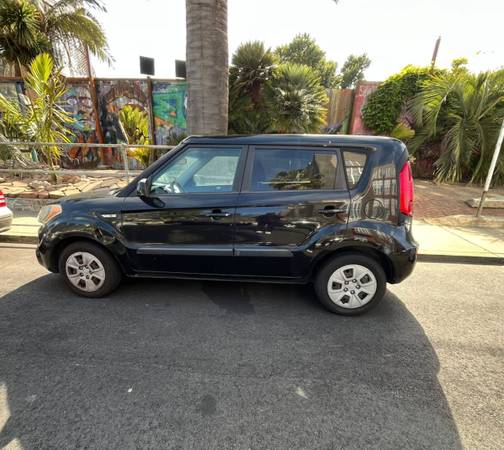 2012 Kia Soul black. Good deal!! low mileage new battery - $3,300 (mission district)63624065816835123
