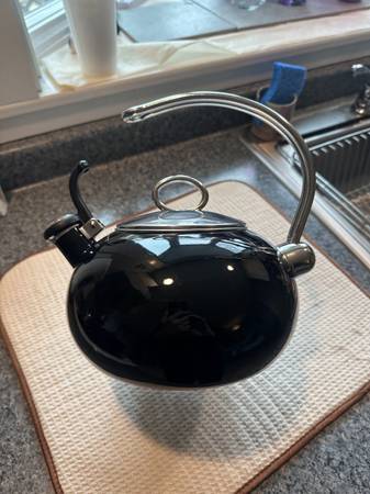 Enamel-on-Steel Classic Tea Kettle BLACK 1.5 Qt 1
