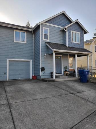 $2,500 / 4br - 4 dormitorios 2 1/2 baños (Keizer, oregon)63910062595842120