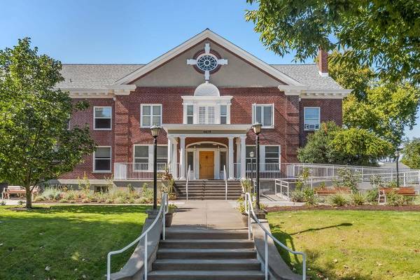 $600 / 155ft2 - Cozy Historic Gem in Mississippi Neighborhood! (Mississippi and Alberta)64038877056769124