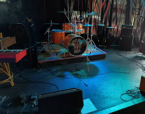 Baterista busca banda con trabajo (Raleigh nc)63654756699011120