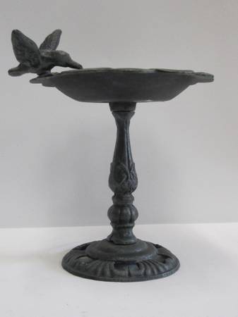 Cast Iron Bird Bath with Hummingbird Accent 1