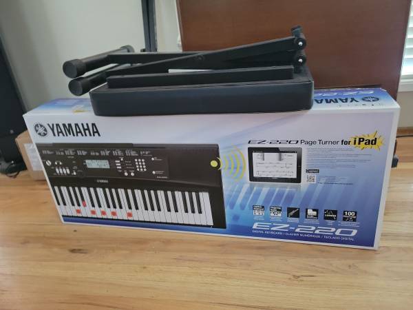 Yamaha EZ-220 Keyboard 1