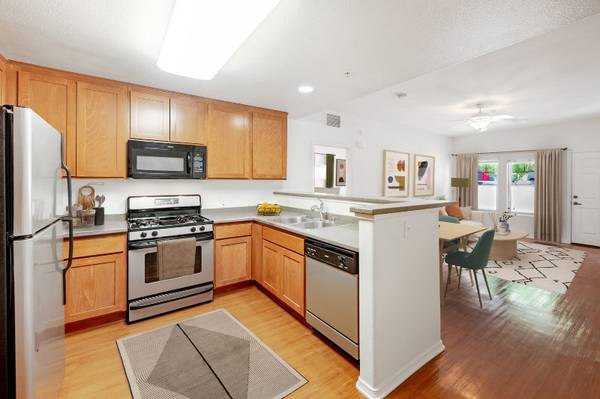 $2,863 / 2br - 859ft2 - Reduced Rate: Spacious 2B/2B, Smart Home Features, WD in unit! (5525 Ralston St , Ventura, CA)63800304520193121