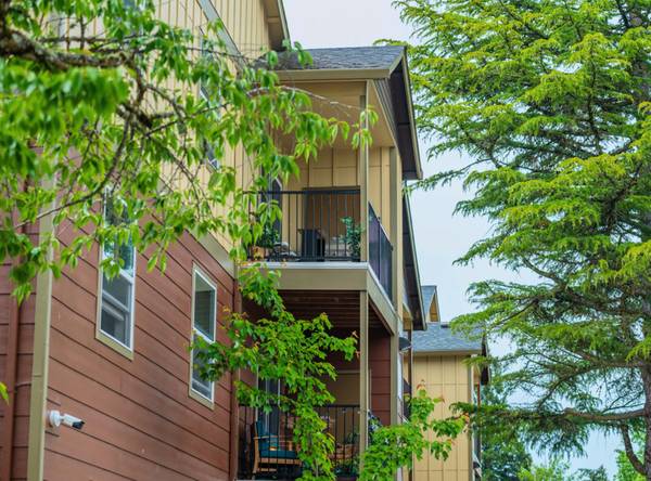 $1,495 / 1br - MUDARSE AHORA MISMO.. CONTACTA - Techos de 9 pies, mejoras de lujo + West Salem (West Salem)63660413106947123