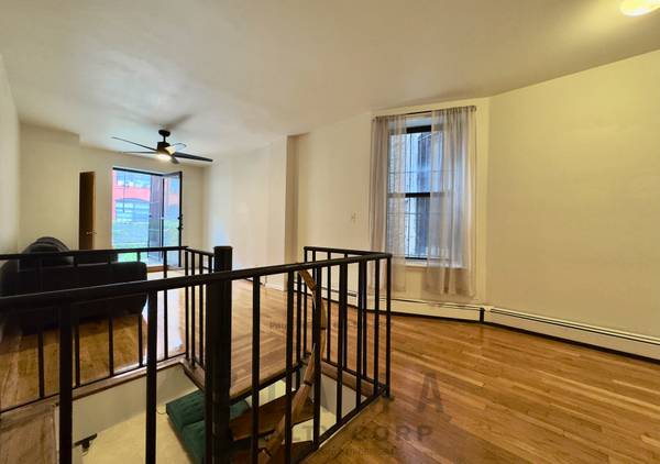 $2,999 / 1br - NO FEE Large 1BR Duplex w/ Shared Backyard Laundry Bldg By G Train (Clinton Hill / Pratt Institute / Bedstuy)63816679840003121