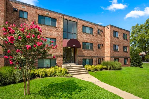 $1,795 / 2br - 891ft2 - 2BD 1BA, Tile Floors, In Hyattsville (1507 Ray Road, Hyattsville, MD)63779668202627124