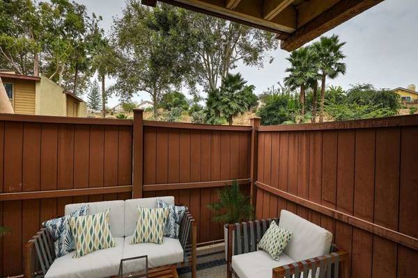 $2,437 / 2 habitaciones - 840 pies² - Cochera cubierta asignada, 2 piscinas, 2 jacuzzis (3610 S. Nogales St, West Covina, CA)63876485452931120