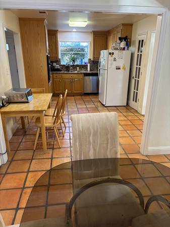 QUIET/FRIENDLY/CLEAN/ORGANIZED/NON SMOKING PROFESSIONAL 1