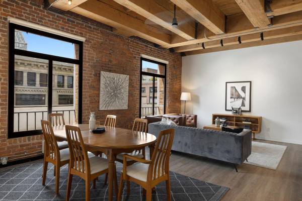 $2,595 / 1br - 593ft2 - Garbage Disposal, Stainless Steel, Parking, In Unit Laundry (Pioneer Square)63944963908738121
