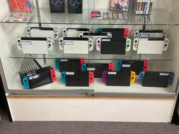 Nintendo Switches!!!!! 1