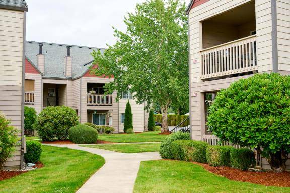 $1,530 / 1br - 738ft2 - 1BD/1BA w/ Loft - High Ceilings  Natural Light! (Downtown Battle Ground)63831535381633123