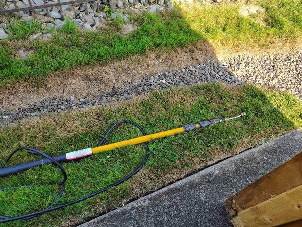 Giraffe  Telescopic Gutter Cleaner 1