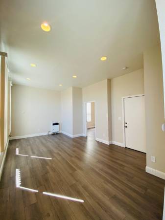 $1,795 / 1br - 750ft2 - 1 block to Fruitvale BART! In-unit Laundry, High ceilings (oakland east)63880013470593123
