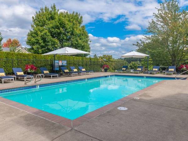 $1,549 / 1br - 700ft2 - Claraboyas, Techos Altos, Patio de Juegos, Pisos de Madera (Cerca del centro de Tigard, Washington Square Mall, senderos naturales)63672529840257121