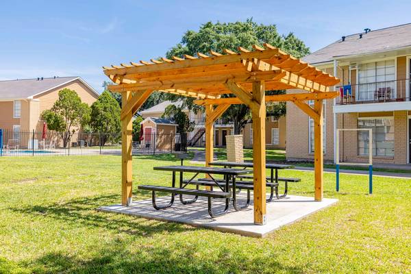 $1,299 / 3br - 1015ft2 - 3BD 1.5BA, On-Site Management Team, Free Wi-Fi in Common Areas (12221 Fleming Dr, Houston, TX)63906679879427124