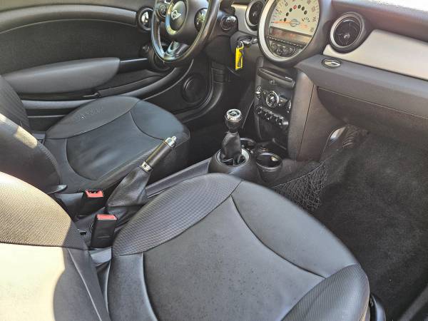 2012 MINI COOPER 2PUERTAS HATCHBACK. ÚNICO DUEÑO. 99K, PASÓ LA PRUEBA DE EMISIONES. TÍTULO LIMPIO - $4,500 (concord / pleasant hill / martinez)63470421666819124
