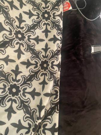 plush sunbeam heated throw 1