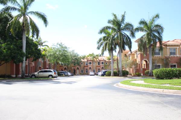 $2,700 / 3br - $2700 ENORMOUS 3B/2.5B HAMPTON ISLES (PEMBROKE PINES)64002013452034123