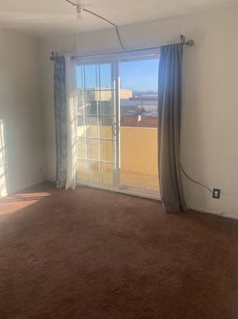 $1,300 / 1br - One bedroom with balcony and bathroom for rent (daly city)63658112216963121
