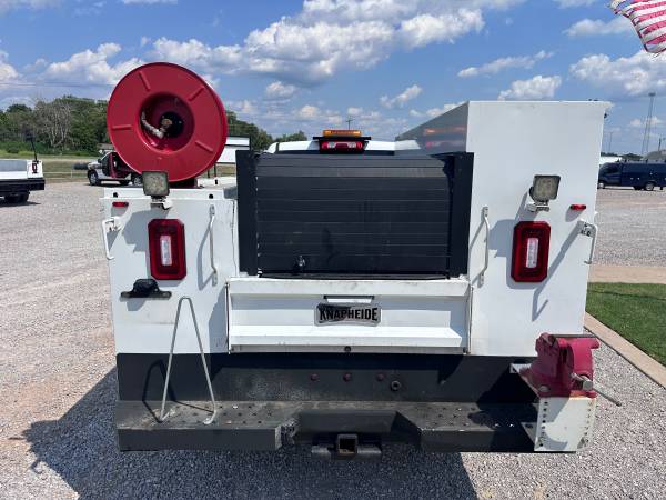 2019 CHEVROLET 2500 CABINA DOBLE GASOLINA CON CAMA DE SERVICIO KNAPHEIDE *MUY LIMPIO - $24,900 (NOBLE)63470243843715124