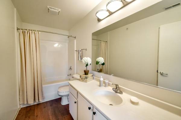 $1,832 / 2br - 978ft2 - Love It Lease It (2330 Samson Way, Waukegan, IL)63846717294979124