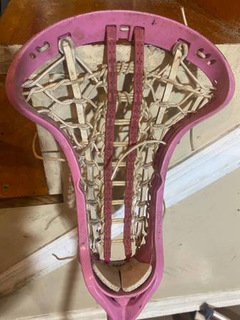 Girls DeBEERS FIERCE Lacrosse stick. Measures 43 inches in length 1