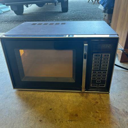 Vintage 1981 JC Penny microwave 1