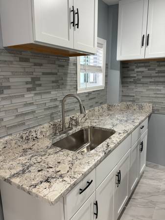 $2,500 / 2br - Parking, First Floor, Totally Renovated, On Bus Line at Broadway (Everett)63996257749250124