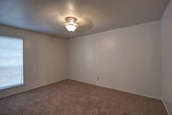 $1,009 / 2br - 921ft2 - 2x2 Available For Pre-Leasing (College Station)63806733835649122