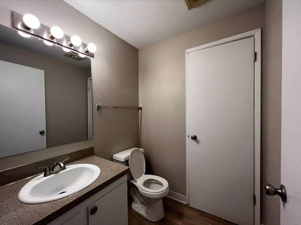 $1,945 / 2br - 933ft2 - Unleash boundless possibilities: Your dream 2 BR is just a call away. (Tacoma - West End)63814736076163123
