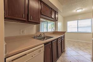 $1,800 / 2br - FAST APPROVAL.. NO ASSOCIATION.. UPDATED CONDO...GATED (TAMARAC)63983675651459122