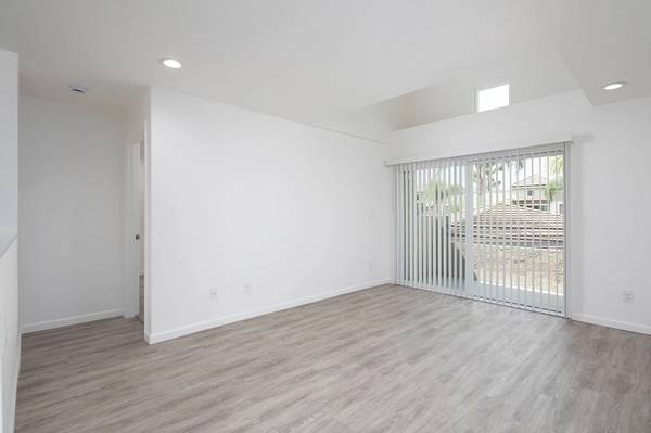 $2,995 / 2br - 965ft2 - Available 2Bd 2 Bth/ Ready To Move In Today! 2 Assigned Parking Spaces (San Diego)64037043423489124
