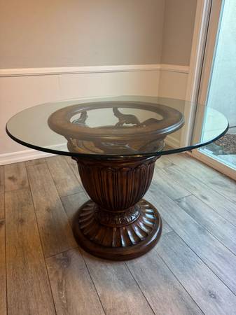 Round kitchen table 1