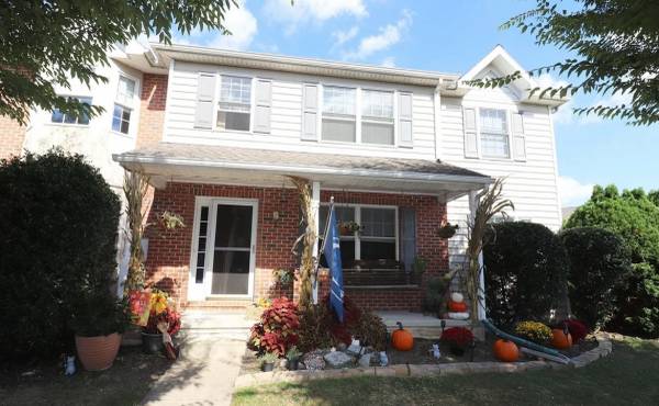 Share My Lititz Home — Prvt Bed&Bath: FREE wifi/utilities/laundry, Mancave 1