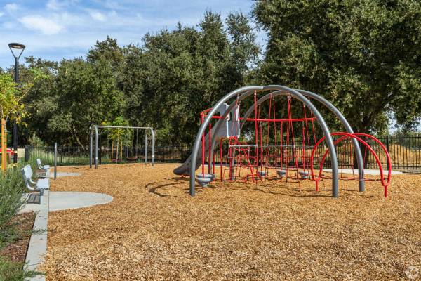 $1,599 / 550ft2 - Casa Club, Canchas de Pádel, Estudio (Kinect y Southport)63844738351105122