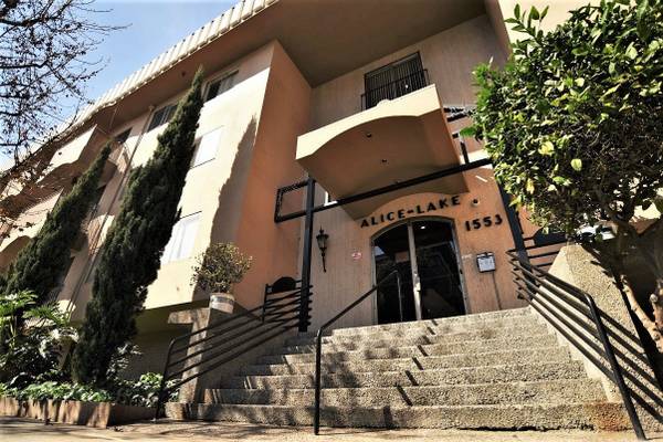 1553 Alice St  Spacious Lake Merritt Apartment with Balcony 1