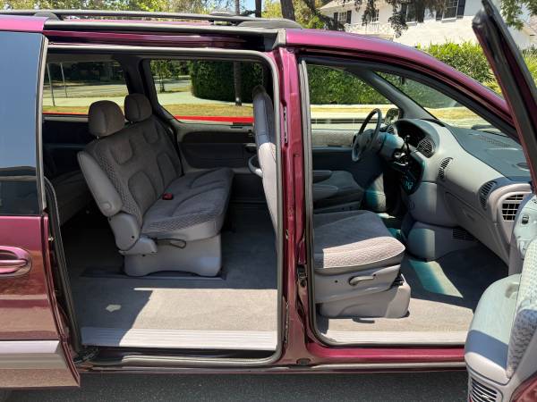 2000 Dodge Grand Caravan - $4,800 (Glendale)63623879415169124