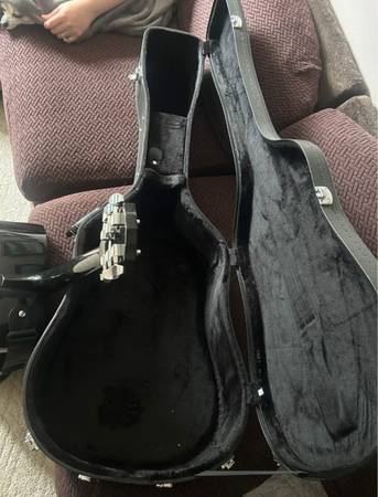 Fender CD-60 guitar and Fender case - $250 (Little Rock)63471310458753121