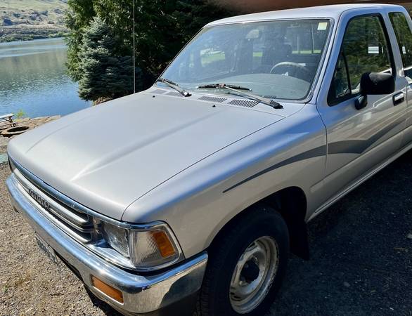 1990  Toyota ExtraCab 5sp 4cylinder  pickup - $9,000 (Wenatchee)63442635849603121
