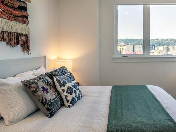 $1,359 / 402ft2 - You'll fall in LOVE with the VIEW! Rent Today and Get 6 WEEKS FREE! (Slabtown)63999455792002121